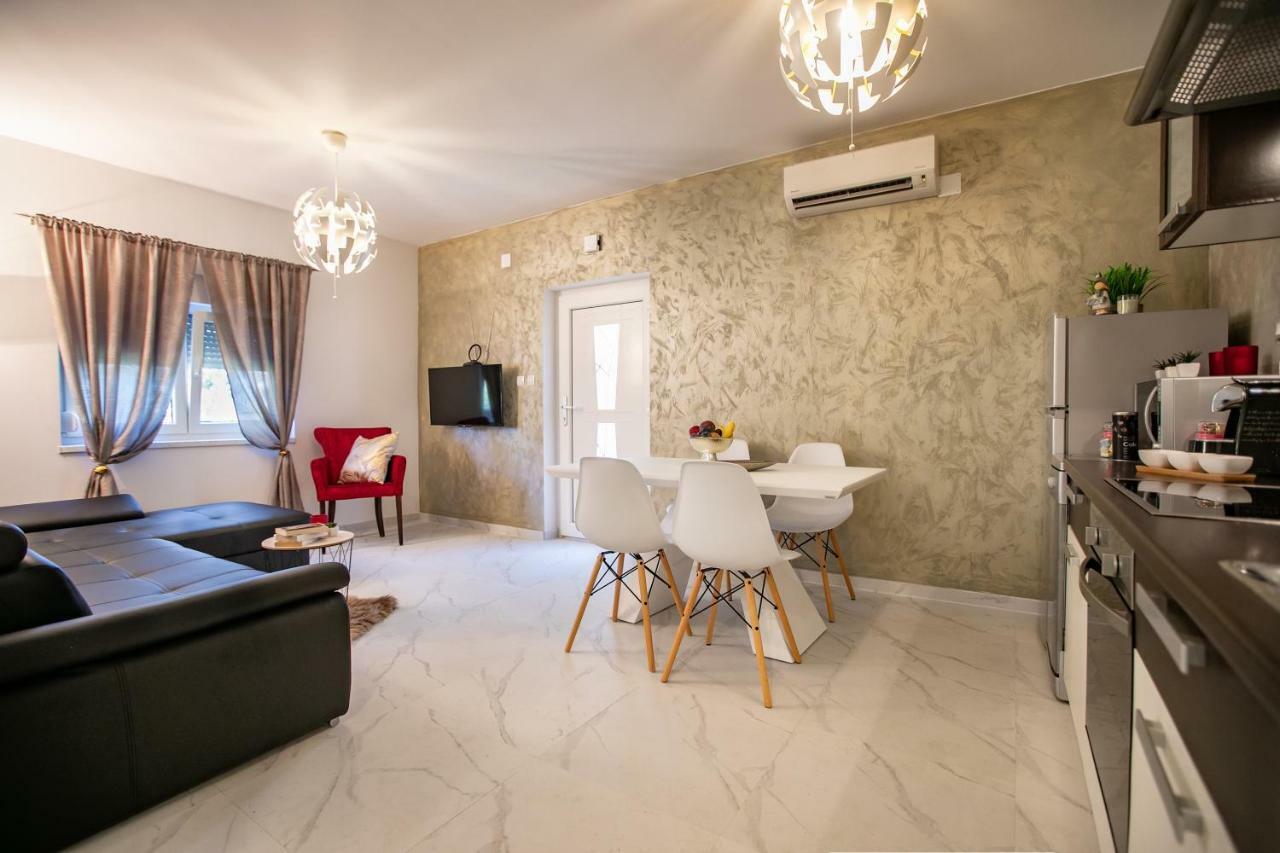 Ena Apartment Split Bagian luar foto